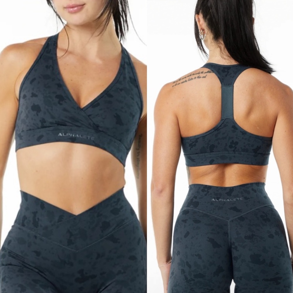 Alphalete Surface Wrap Sports Bra Medium Pebble Print Whale Blue Crossover Camo
